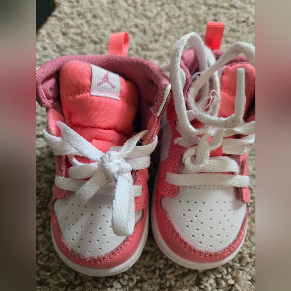 Baby Girl Jordan 1 Mid Size 4 EUC